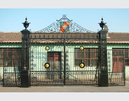 wrought iron fence gate,black iron gate,the iron gate