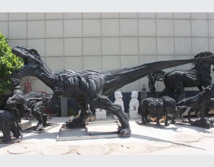 Tire regeneration animal sculpture deinonychus