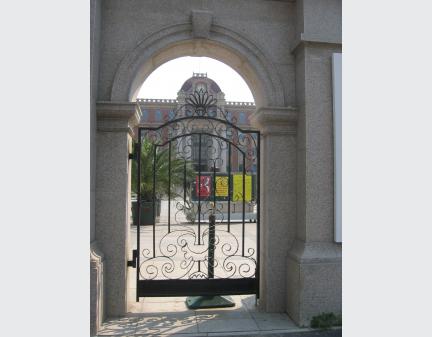 modern iron gate,metal fencing door