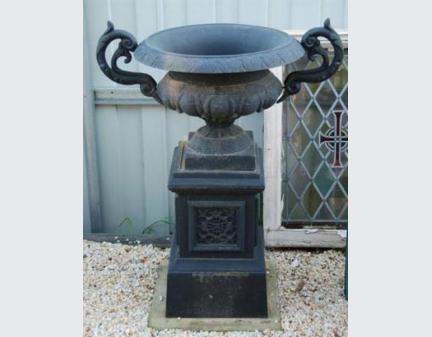 wholesale outdoor planters,cast iron garden urns for sale