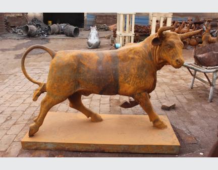 garden decoration,cast iron animal bull mold